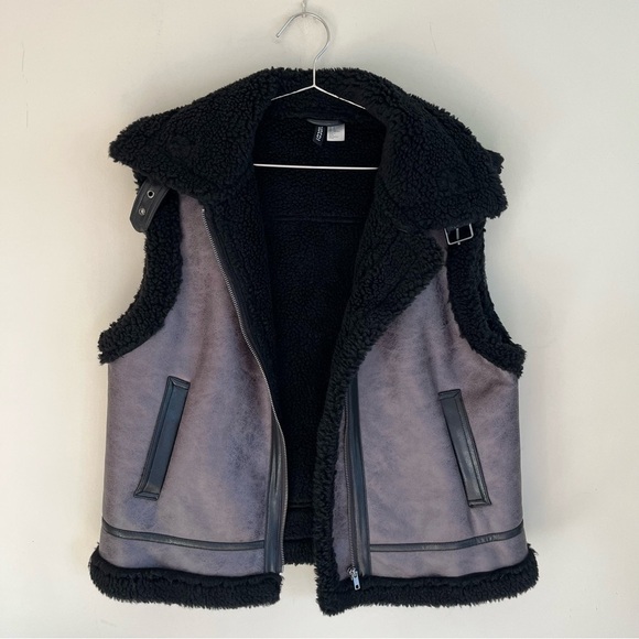 H&M Teddy Fleece-Lined Black Vest - Picture 4 of 15